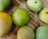 हरा टमाटर की खट्टी मीठी सब्जी (green tomoto sweet & sour sabji recipe in Hindi) रेसिपी चरण 1 फोटो