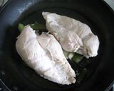A picture of step 4 of Pan-steamed Chicken Brest with Sweet Garlic Sesame Sauce.