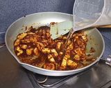 Foto langkah ke 5 dari resep Tahu goreng masak pedas.