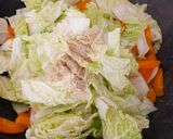 Foto langkah ke 3 dari resep Tumis Wortel Sawi Putih.