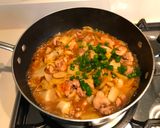 A picture of step 8 of Braised chicken with vegetables on rice.