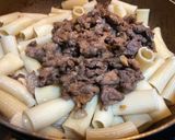 Hình bước làm 6 của món Mì Rigatoni Bò Sốt Kem Nấm / Creamy Beef Mushroom Stroganoff Rigatoni 🇷🇺