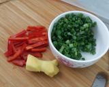 Foto del paso 2 de la receta: Chaufa y chicharrón de pescado peruano