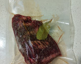 Foto del paso 4 de la receta: Solomillo de ternera a baja temperatura con guarnición de tomates cherry confitados