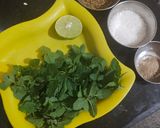 A picture of step 1 of Pudina Sharbat.