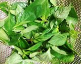 Hình bước làm 1 của món Thịt Heo Xào Lá Quế