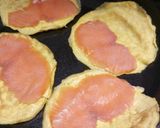 A picture of step 2 of Smoked salmon and asparagus omelette.