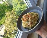 Φωτογραφία βήματος 4 της συνταγής Spaghetti με καπνιστό σολομό και κρέμα γάλακτος. 🍝
