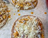 A picture of step 4 of Buffalo Chicken Flatbread.