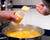 Foto del paso 8 de la receta: Merluza a la miel con reducción de naranja