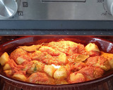 Foto del paso 8 de la receta: Muslos de pollo con patatas al horno 🍗🍴