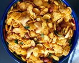 A picture of step 2 of Corn flakes Chivda.