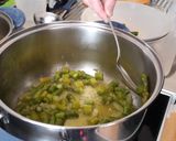Foto del passaggio 6 della ricetta Risotto con asparagi