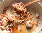 รูปขั้นตอนการทำที่ 3 ของ กุ้งผัดพริกเผา