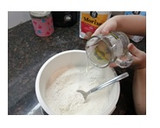 Foto del paso 2 de la receta: Tortas fritas para los días de lluvia