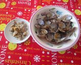 Foto del passaggio 4 della ricetta Tagliolini neri alle vongole