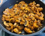 Une image de l'étape 12 de Nouilles aux crevettes et champignons au gingembre et curry.