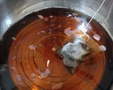Foto langkah ke 1 dari resep Spiced Honey Pear Tea.