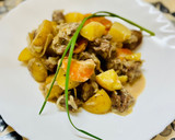 A picture of step 5 of Venison in cream, with potatoes in a multicooker.