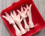 Gambar langkah 1 resipi Kerabu kaki ayam.