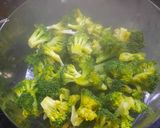 Foto del paso 1 de la receta: Brócoli a los 3 quesos para comer frío o tibio