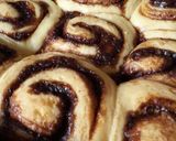 Foto langkah ke 4 dari resep Cinnamon Rolls with cream cheese glazing.