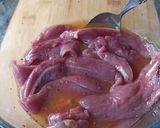 A picture of step 1 of Duck Breast Strips Glazed with Orange and Honey.