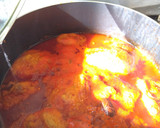 Foto del paso 7 de la receta: Patitas de puerco capeadas en salsa roja