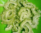 Foto langkah ke 1 dari resep Tumis pare anti pahit.