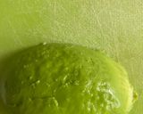 Foto del paso 4 de la receta: Tortita de queso con aguacate