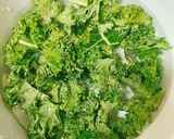 Hình bước làm 1 của món Canh Cải Kale Nấu Thịt Bằm