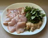 A picture of step 1 of Chicken Thighs with Thai Basil.