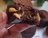 Foto del paso 6 de la receta: Alfajores Chocotorta con Masa de Chocolinas