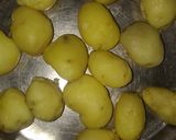 મોનેકો બિસ્કીટ પીઝા(Monaco Biscuit Pizza Recipe in Gujarati) રેસીપી સ્ટેપ1ફોટો