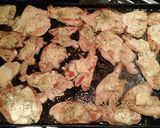 Foto del paso 4 de la receta: Bifes de pechuga de pollo a la plancha con calabacín al horno