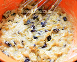 Foto langkah ke 3 dari resep Banana Muffin Simple & Yummy.