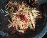 Foto langkah ke 3 dari resep Sambal Mangga Muda Pendamping Seafood.