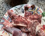 Une image de l'étape 1 de Côtelettes d’agneau 🥩🍋🥜🫘confites aux fruits secs🍯.