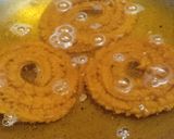 खुसखुशीत चकली (chakali recipe in marathi) रेसिपी स्टेप 4 फोटो 