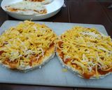 Foto langkah ke 3 dari resep Pizza Roti Tawar.