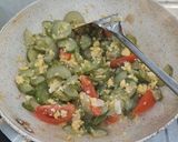 Foto langkah ke 11 dari resep Tumis Timun Telur.