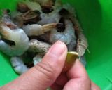 Foto langkah ke 1 dari resep Udang Tepung ibu Laras.