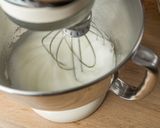 Klasszikus piskótatekercs recept fázis 3 fotója