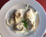 Foto del paso 7 de la receta: Pasta fresca rellena con salsa de pera y parmesano 🍐🧀