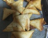 A picture of step 5 of Mitha samosa.