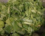 A picture of step 1 of پالک گوشت.