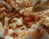 A picture of step 2 of Bread upma.