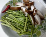 香菇炒蘆筍的食譜步驟1照片