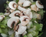 Foto del paso 3 de la receta: Crema de puerro y champiñones con Gorgonzola