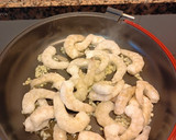 Foto del paso 2 de la receta: Espaguetis con langostinos al ajillo